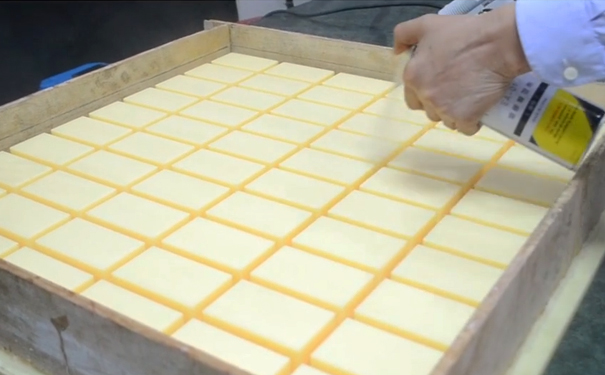 模具硅橡膠操作為什么要用脫模劑？